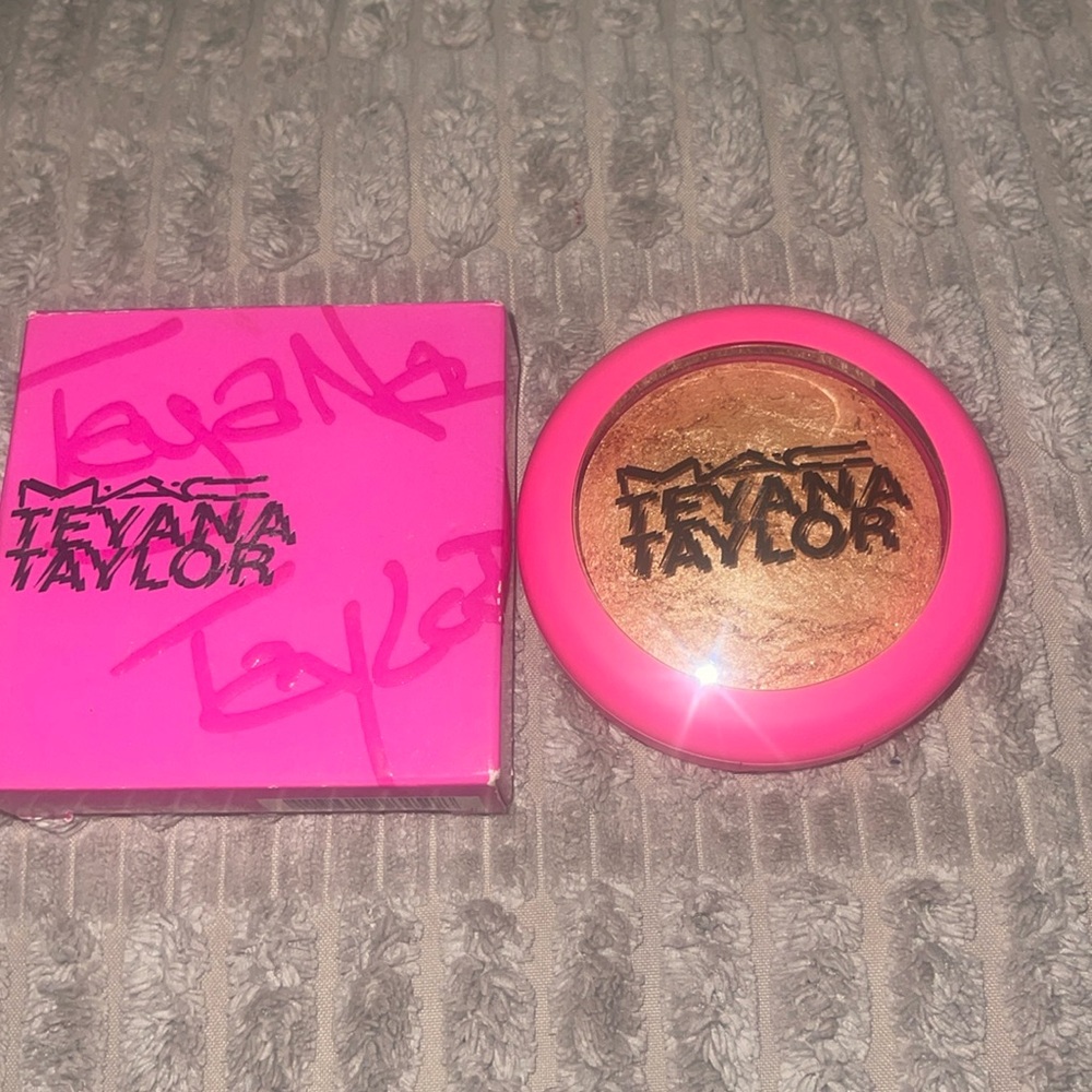 MAC Teyana Taylor Mineralize Skinfinish Highlighter